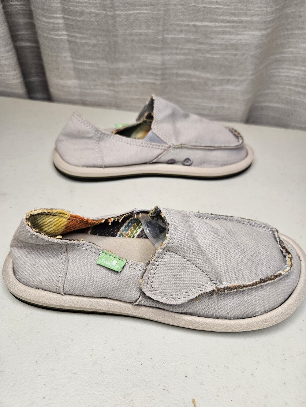 BOYS SANUK CANVAS SLIP ONS SIZE 13 Light GRAY - Picture 4 of 13